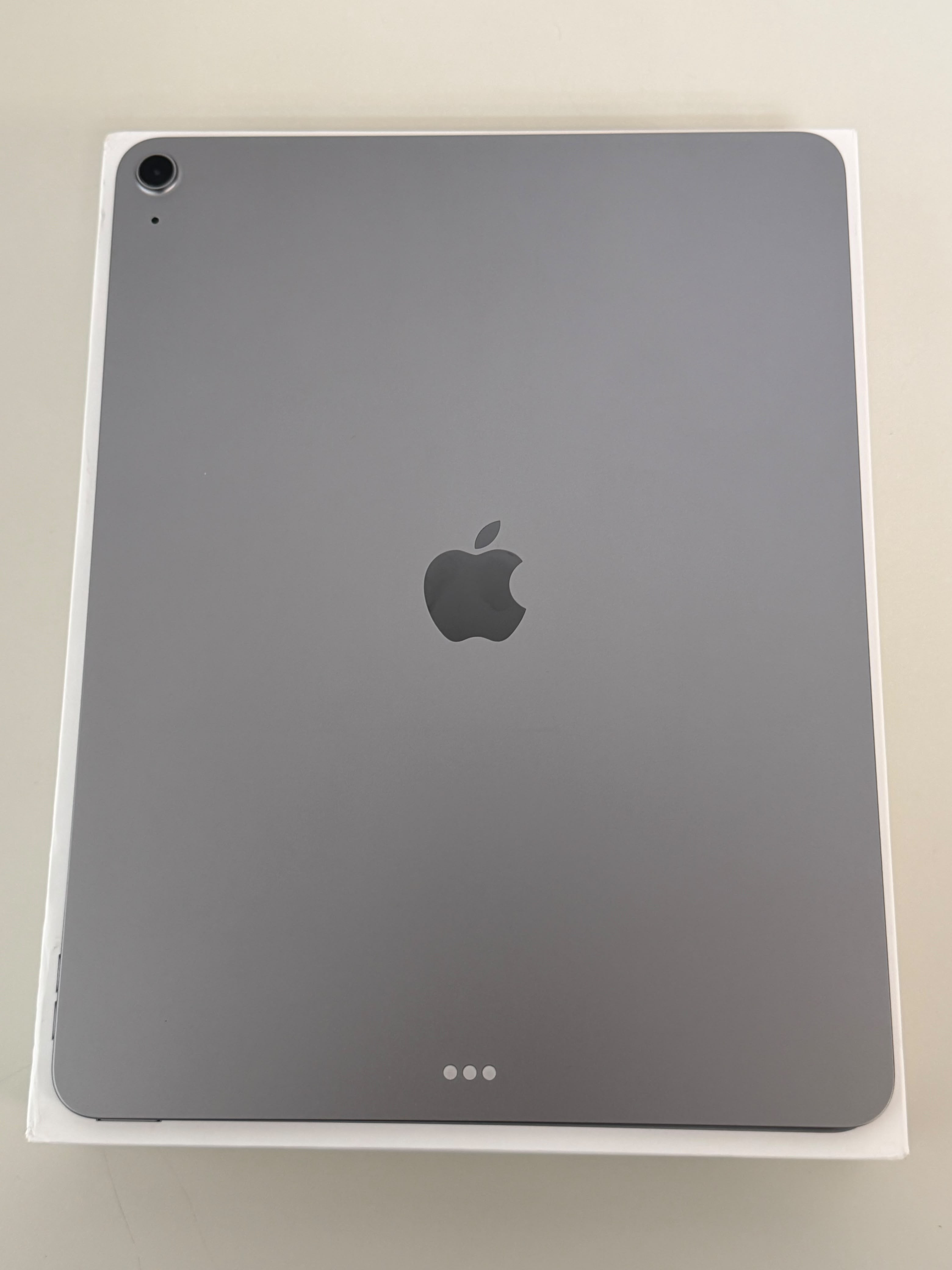 iPad Air M4 13" 128GB Wi-Fi - Cinza espacial - Seminovo